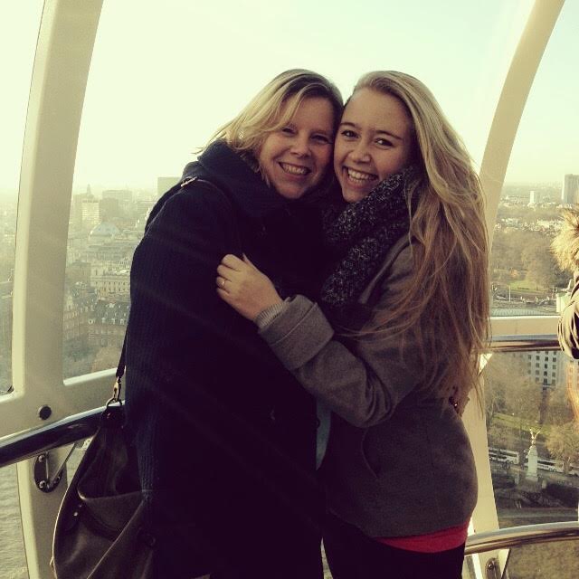 De Meiden… lekker dineren met de liefste mama! Meiden van de Molen De Meiden… lekker dineren met de liefste mama! Meiden van de Molen